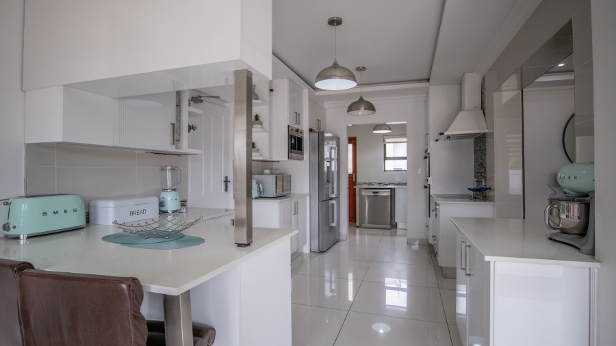 6 Bedroom Property for Sale in The Coves North West